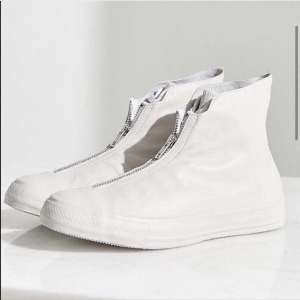 Converse Shroud Leather White Sneaker size 7